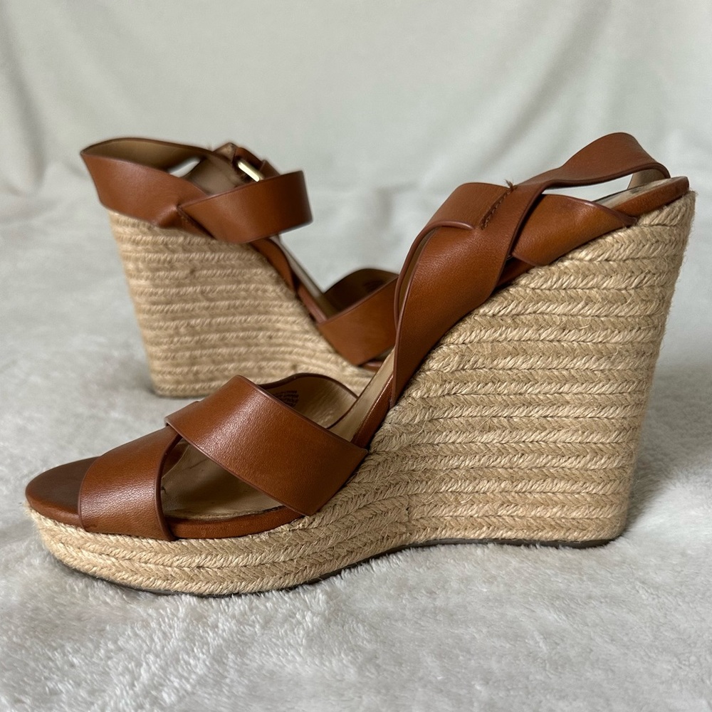 Michael Kors Viola Wedges in Size 8.